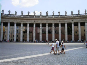 Колоннада на площади Святого Петра